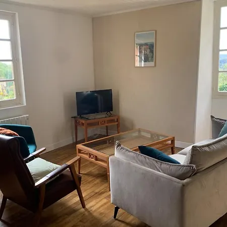 Сasa de vacaciones Nuitée Au Pied Du Château De Castelnau