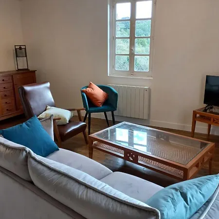 Сasa de vacaciones Nuitée Au Pied Du Château De Castelnau *