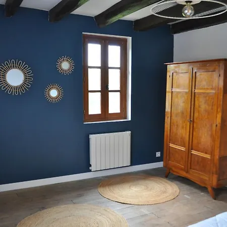 Nuitée Au Pied Du Château De Castelnau Сasa de vacaciones *