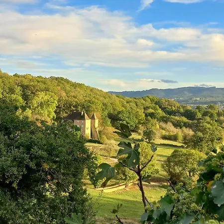 Nuitée Au Pied Du Château De Castelnau Сasa de vacaciones *